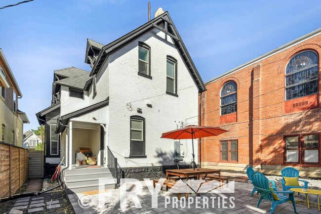 Building Photo - Stunning Victorian Home Near City Park