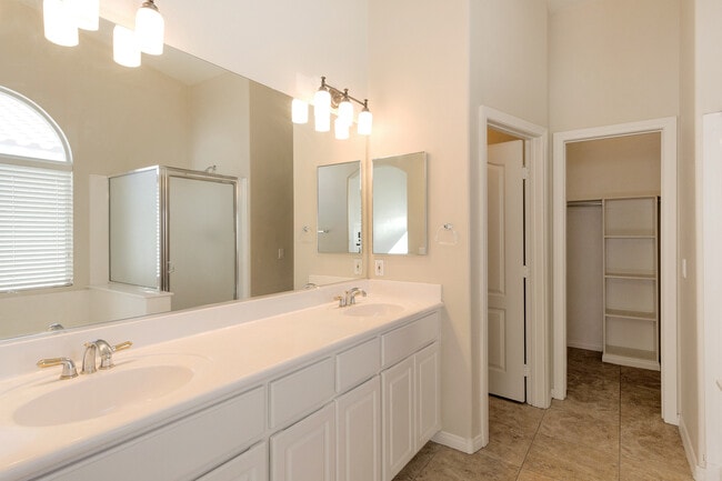 Building Photo - 4 Bedroom Single Story in Southern Highlands COMING SOON