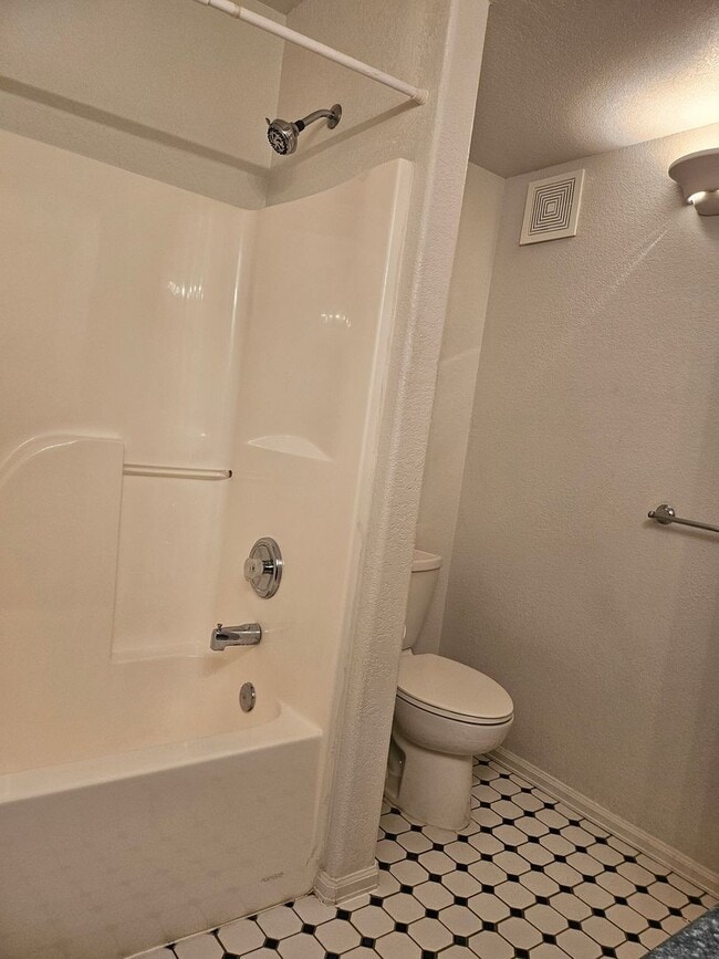 Building Photo - ALL PROSPECTIVE TENANTS MUST SUBMIT A $58 NON-REFUNDABLE APPLICATION FEE PER APPLICANT ONLINE AND...