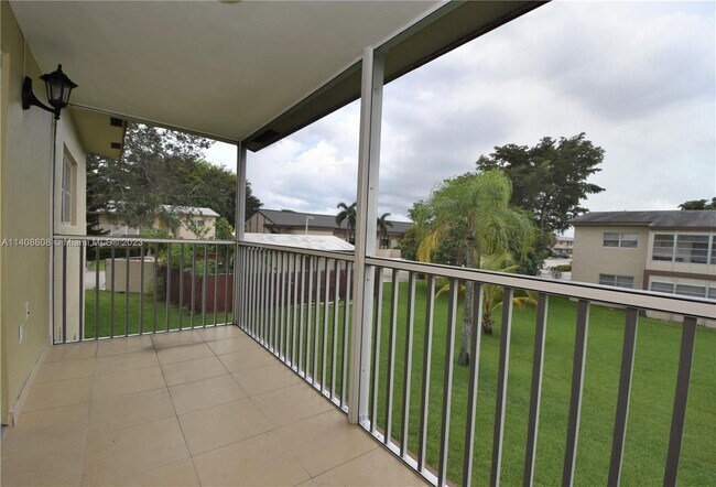 Building Photo - 7500 NW 5th Pl