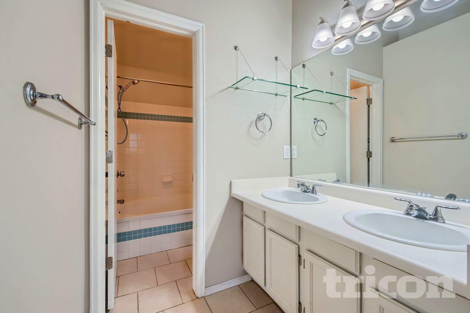 Building Photo - 995 Cobblestone Dr