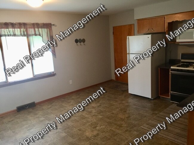 Building Photo - Two Bedroom Duplex