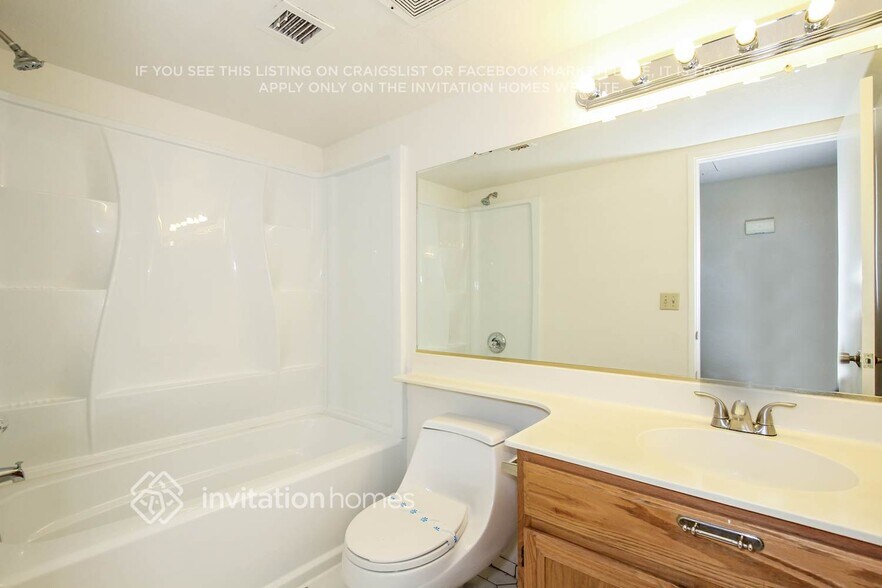 Building Photo - 8804 N 106th Ln