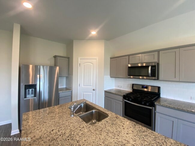 Building Photo - 15819 Olive Grv Dr