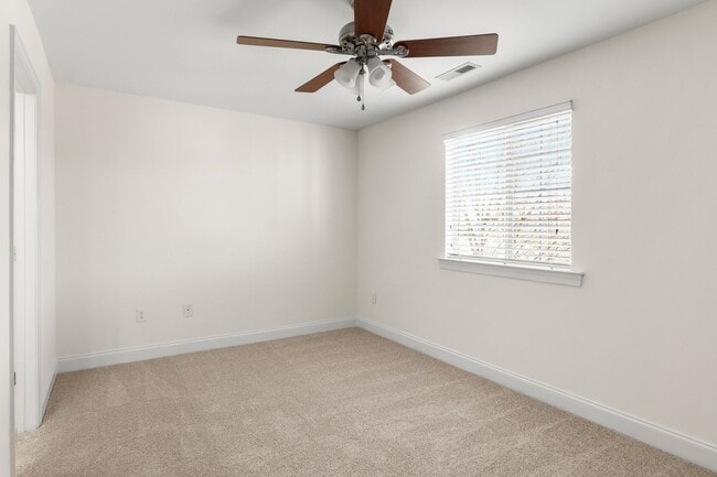 Building Photo - Beautiful Updated Townhouse located in Iredell County! 2BR/2.5BA Garage