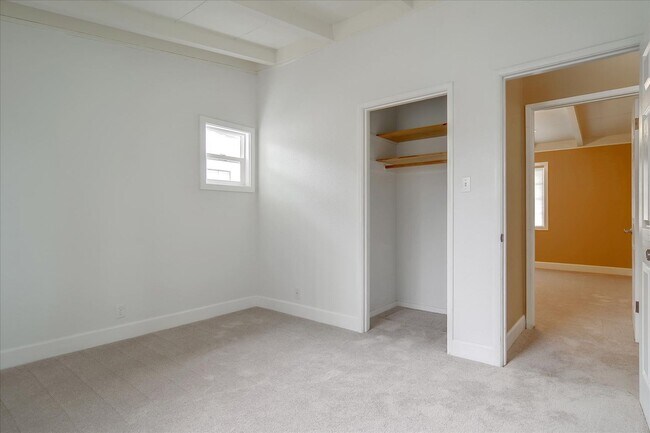 Building Photo - 10082 Endfield Way