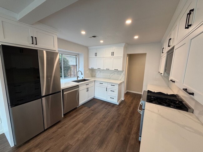 Building Photo - 3 Bed 2.5 Bath Single Family Home In Concord