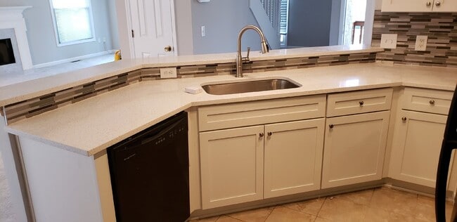 Building Photo - Convenient to Hilton Head, Two Bedroom Tow...