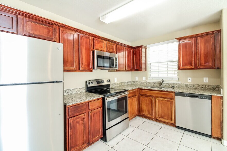 Building Photo - 4935 N Cancun Dr