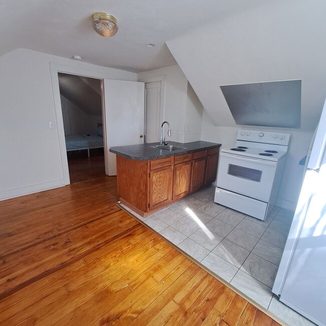 Building Photo - 9002 CHESA