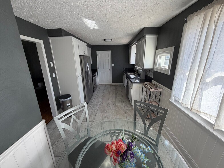 Building Photo - 401 Old Hopkinsville Hwy