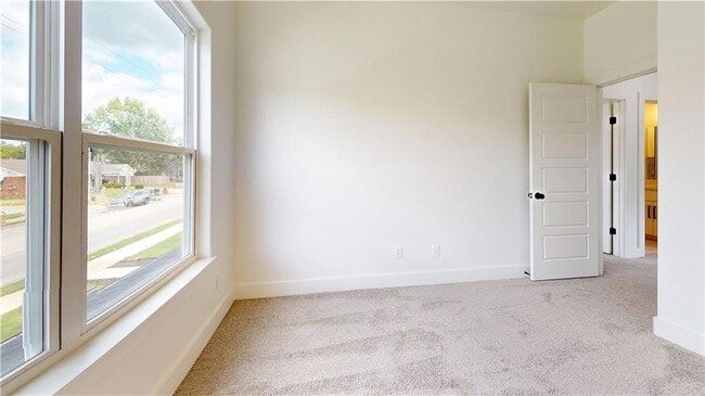 Building Photo - 510 W Olive St