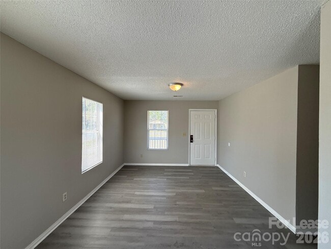 Building Photo - 333 E Todd Ln