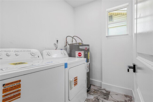 Building Photo - 809 SW 17th St
