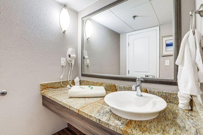 Building Photo - 6900 N Ocean Blvd