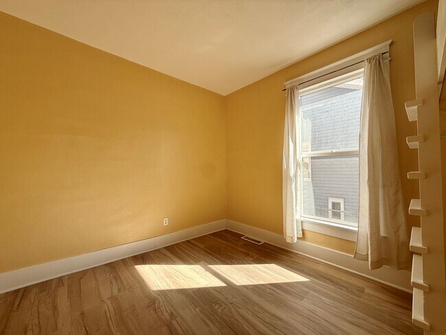 Building Photo - 909 Ouray Ave