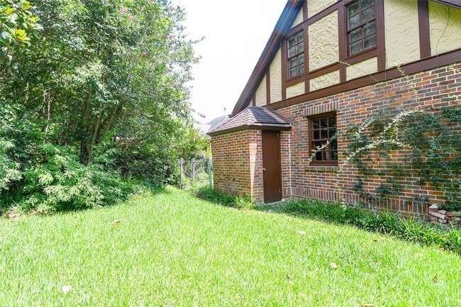 Building Photo - 1451 Watson St