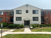 Building Photo - One Bedroom One Bathroom Condo in Leesburg...