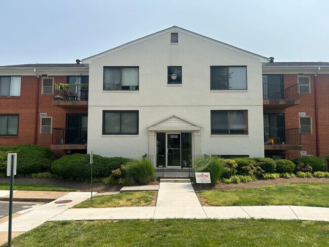 Primary Photo - One Bedroom One Bathroom Condo in Leesburg...