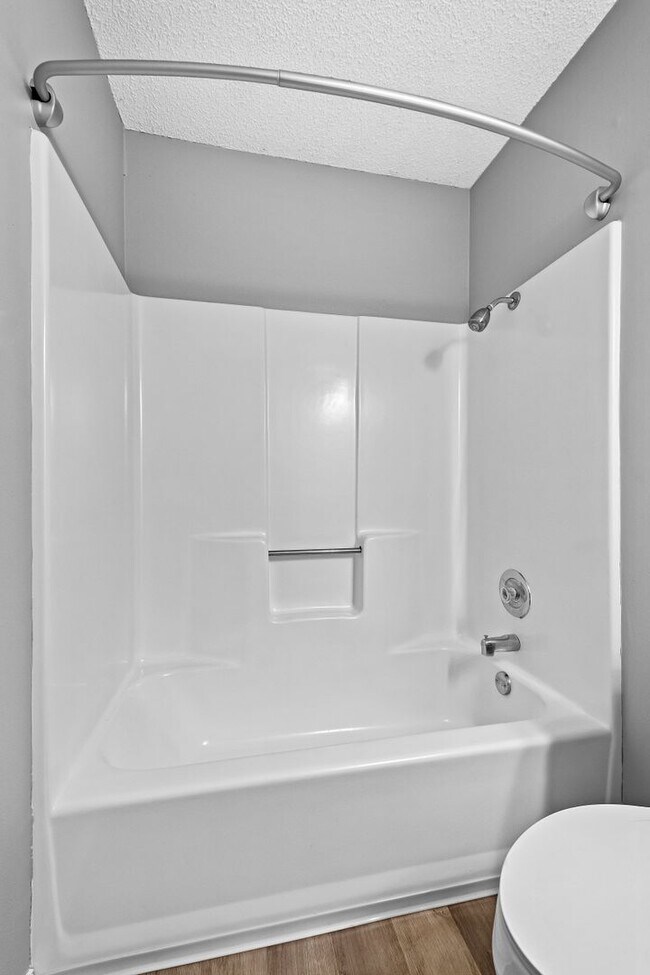 Building Photo - Newly Renovated Duplex in West Fayetteville!