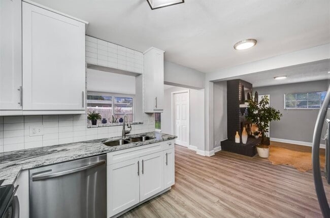 Building Photo - 3703 W Leila Ave