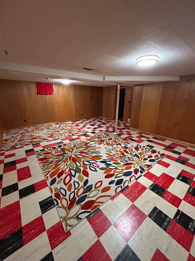 Building Photo - 223 Glenwood Dr