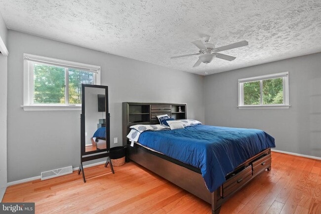 Building Photo - 5400 Woodlyn Ct