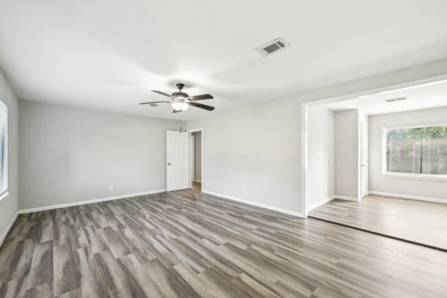 Building Photo - 1121 Meyers St