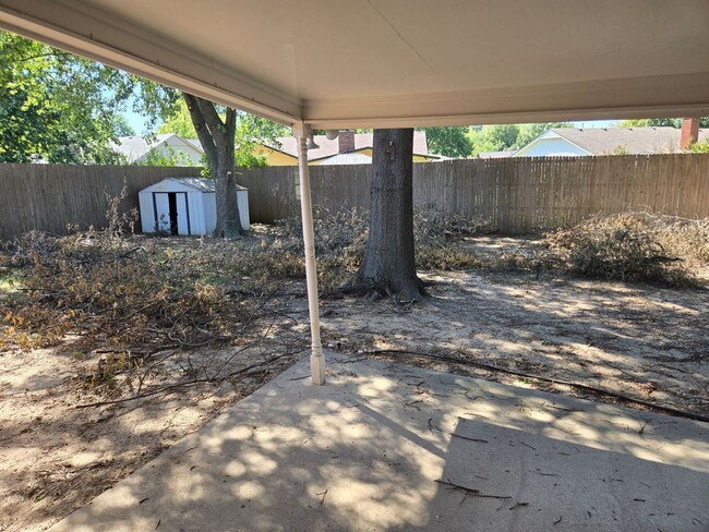 Building Photo - South BA 3 bed, 1.5 bath and 2 car garage ...