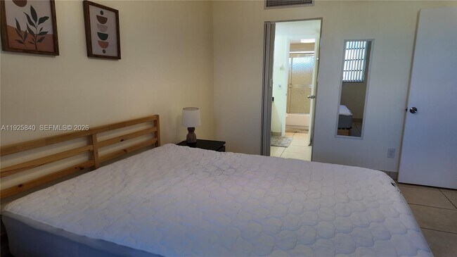 Building Photo - 5961 NW 61st Ave