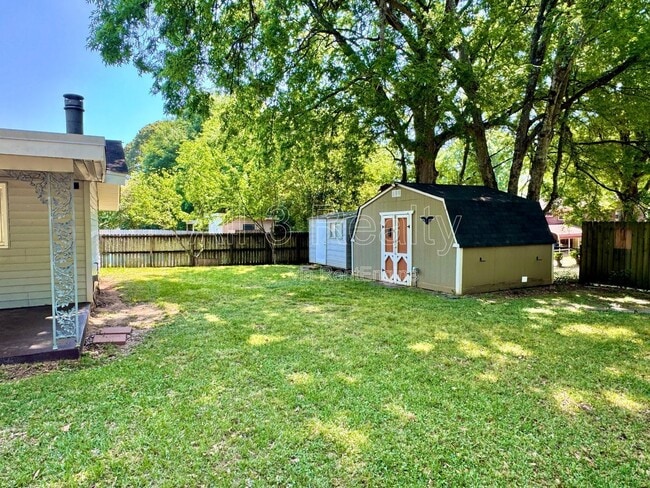 Building Photo - 3600 Nottingham Rd