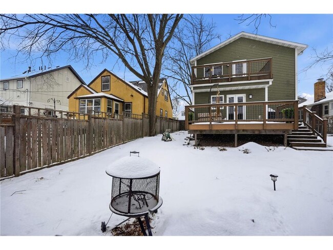 Building Photo - 241 Russell Ave S