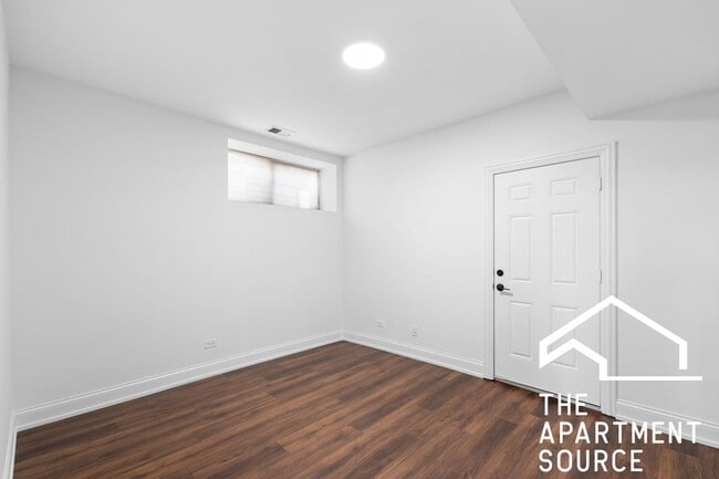 Building Photo - 2701 W Augusta Blvd