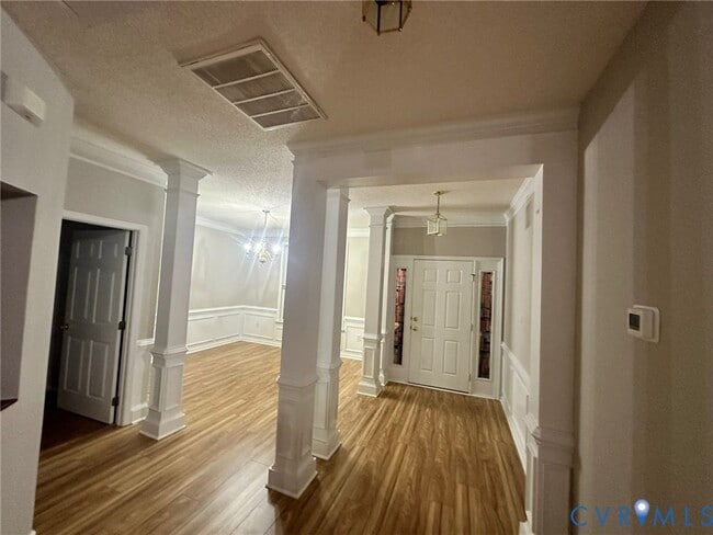 Building Photo - 5442 Fuller Dr