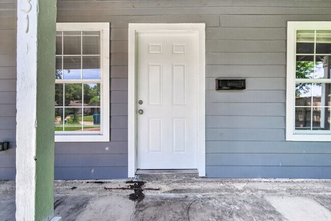Building Photo - 3031 Groton Dr