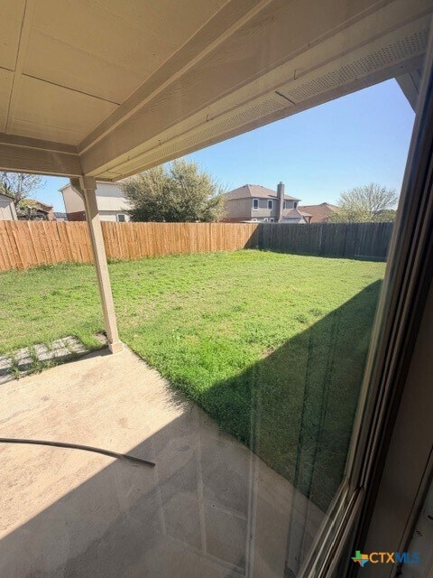 Building Photo - 225 Memory Ln