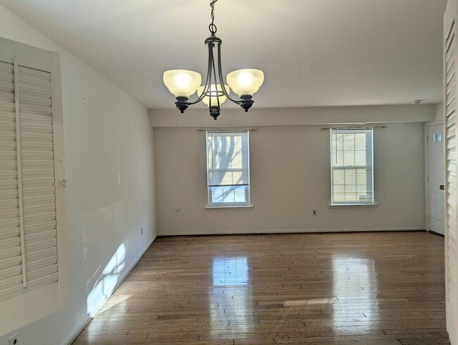 Building Photo - 2BR MORGANDALE CONDO AVAIL. IMMED!!