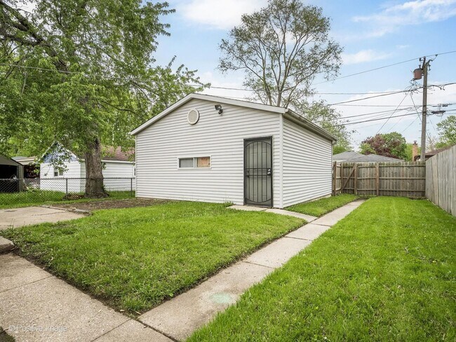 Building Photo - 14341 Dobson Ave