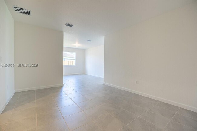 Building Photo - 2988 SE 25th Ave