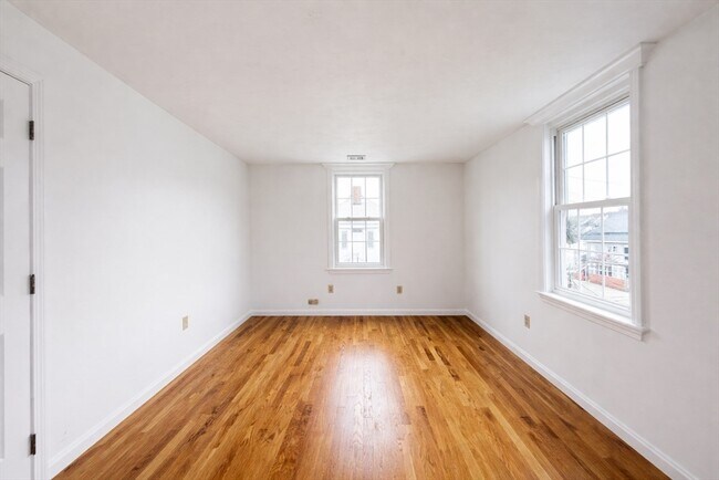 Building Photo - 78 Dalby St