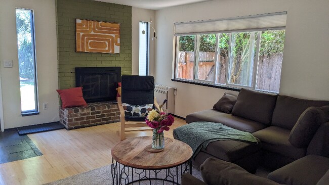 Building Photo - 1524 NE Junior St