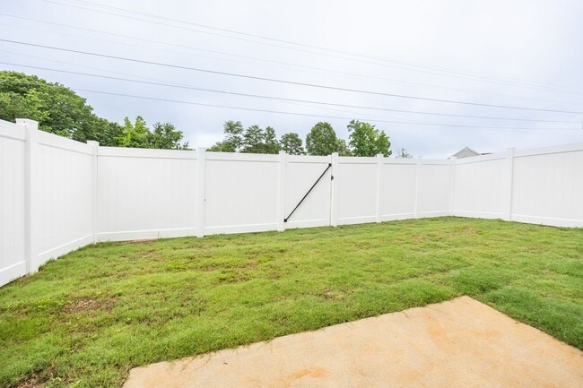 Building Photo - Beautiful 3 Bedroom Home on Corner Lot in ...