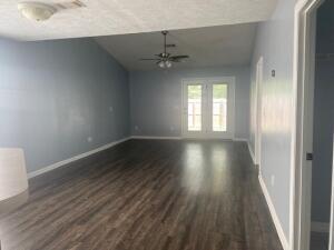 Building Photo - 609 Belle Court