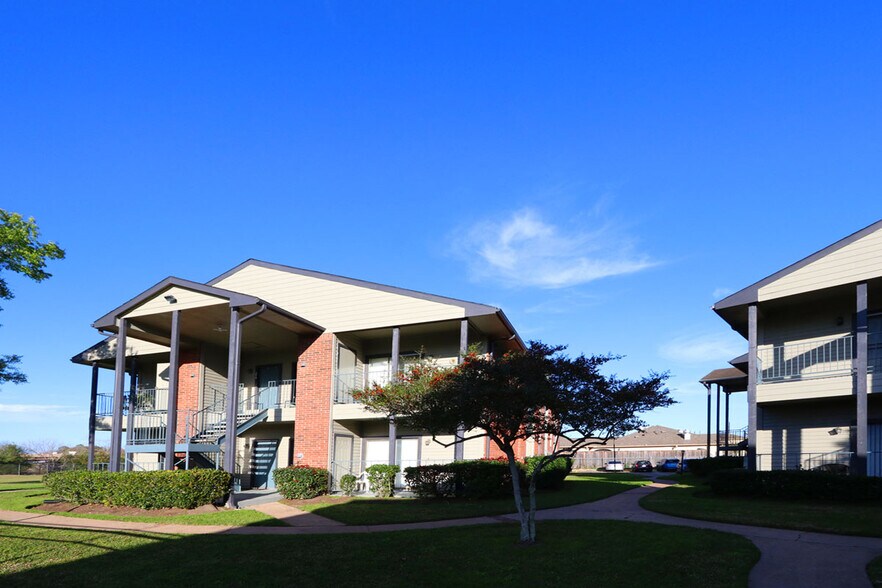 Building Photo - 8800 Westplace Dr