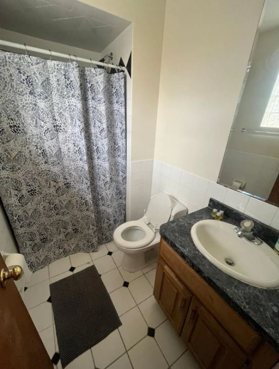 Building Photo - 8821 N Greenwood Ave