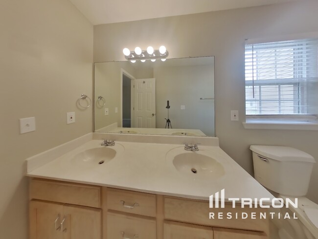 Building Photo - 709 Billie Jean Cir