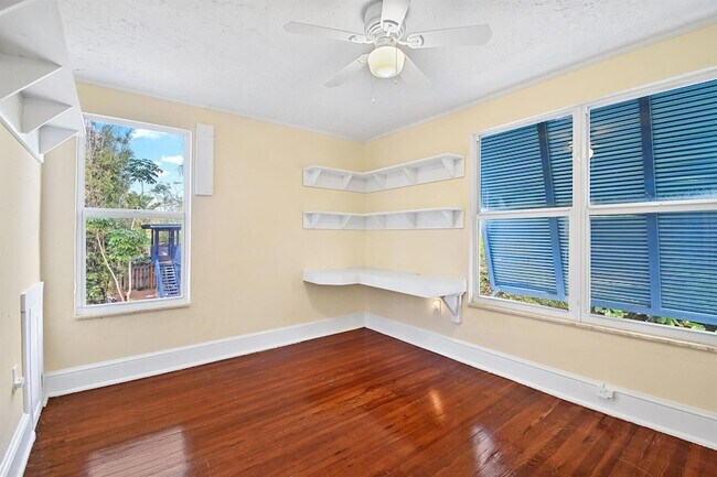 Building Photo - 310 Columbia Dr