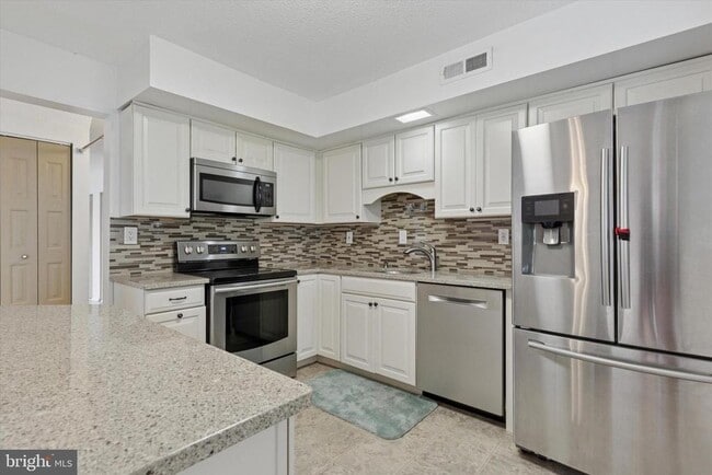 Building Photo - 102 Revere Dr