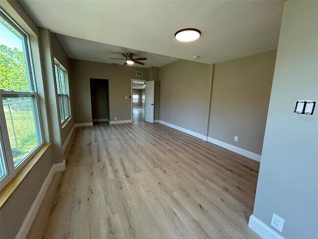 Building Photo - 1218 13th Ave S