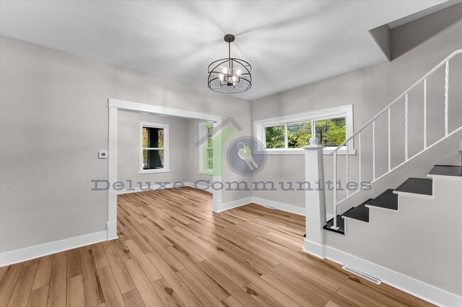 Building Photo - 724-724 Adams St SE